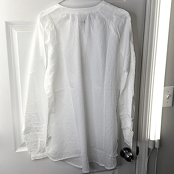 Can you say cute?! These shirts are so 🥰. Perfect for summer fall 🥶& spring - Picture 14 of 17